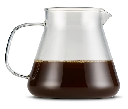 Une cafetière en verre remplie de café.