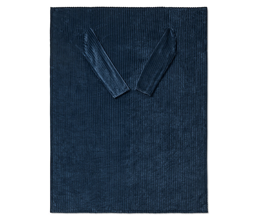 Une couverture moelleuse bleu marine avec des manches intégrées, posée à plat.