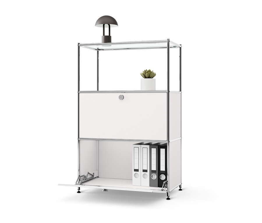 Commode en métal blanche « CN3 » à 2 abattants, avec une lampe et une plante sur le dessus.
