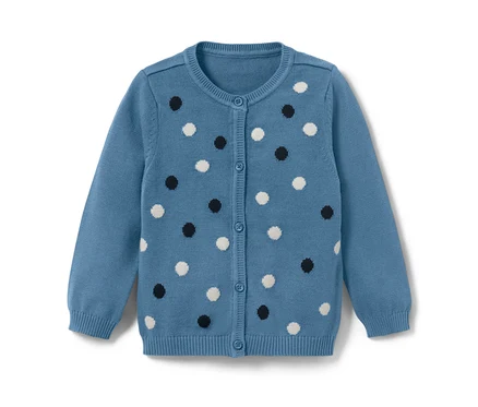 Un gilet en maille bleu clair pour tout-petit avec des pois blancs et noirs.
