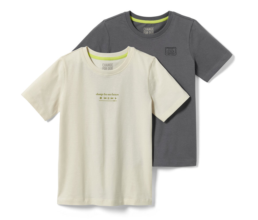 Deux t-shirts enfant, un crème et un gris.