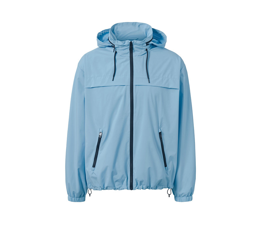 Veste coupe-vent bleu clair.