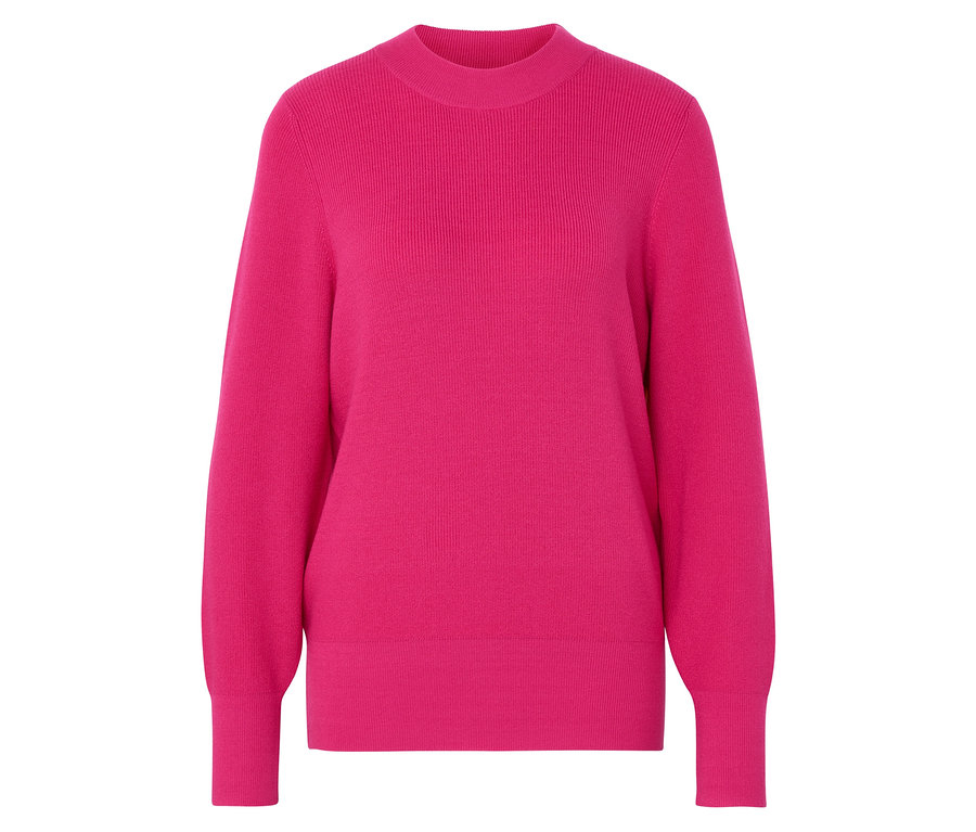 Gros plan d'un pull fuchsia à manches longues et encolure ras du cou.