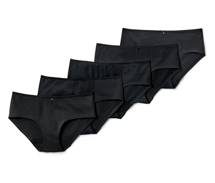Cinq culottes noires.