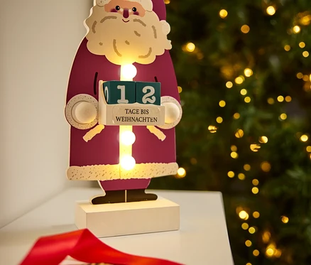 Figurine décorative en bois du Père Noël avec compte à rebours jusqu'à Noël.