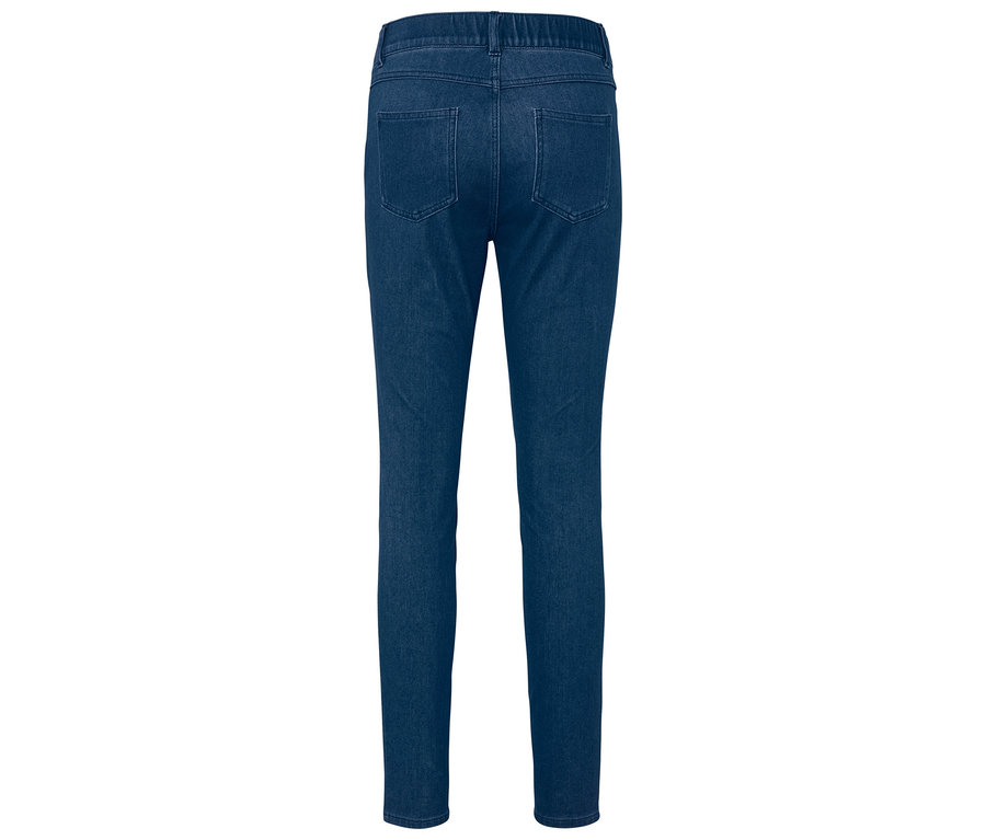 Vue arrière d'un jean bleu foncé.