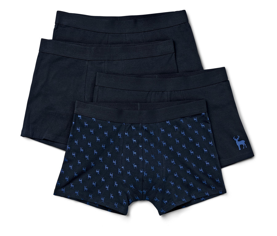 Quatre boxers pour hommes bleu foncé, dont un imprimé de petits cerfs bleus.