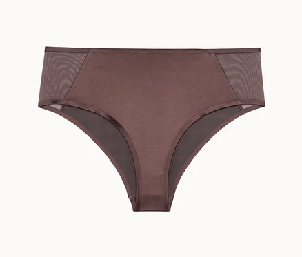 Culotte marron avec détails en maille sur fond blanc.