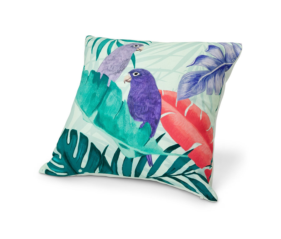 Housse de coussin décoratif avec motif de perroquets et de feuilles tropicales.