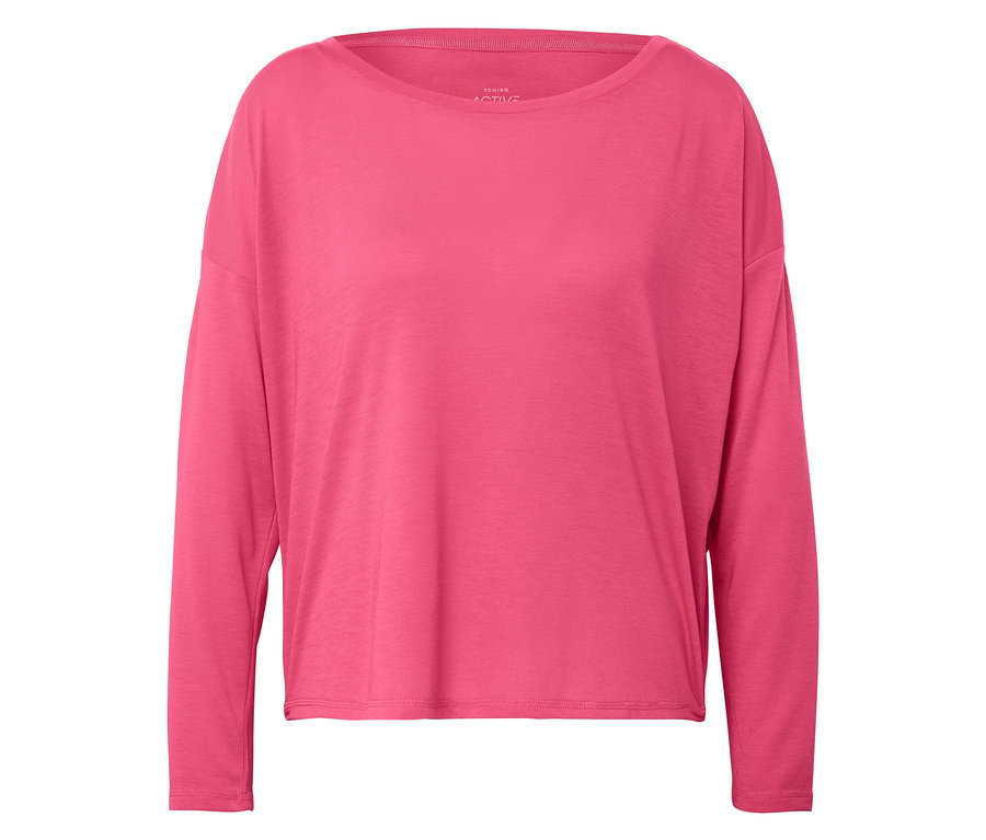 Un t-shirt rose à manches longues est posé sur un fond blanc.