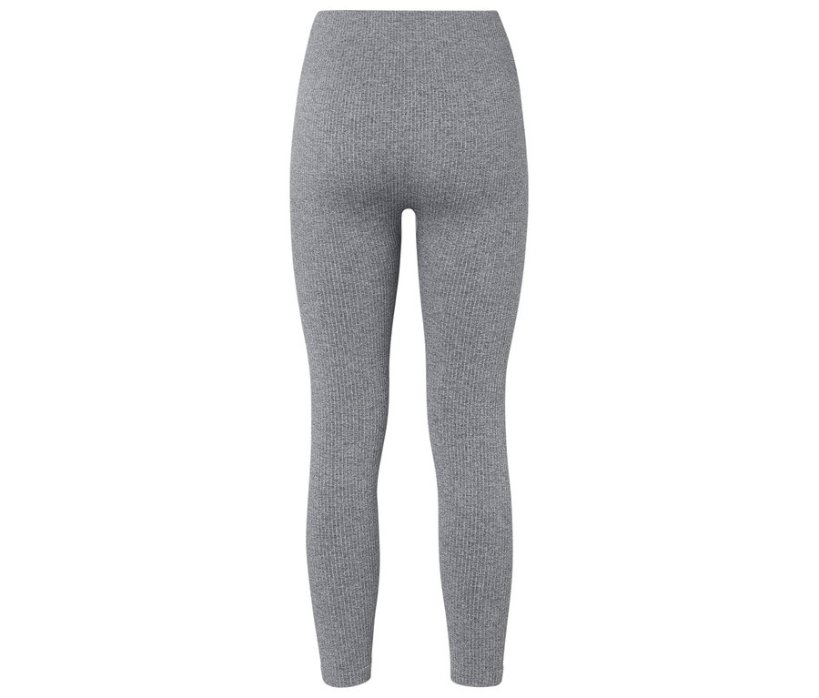 Vue détaillée de l'arrière d'un legging côtelé gris.