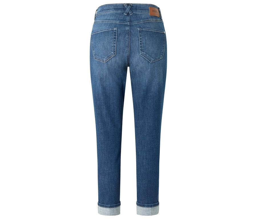 Vue arrière d'un jean bleu avec des ourlets retroussés.
