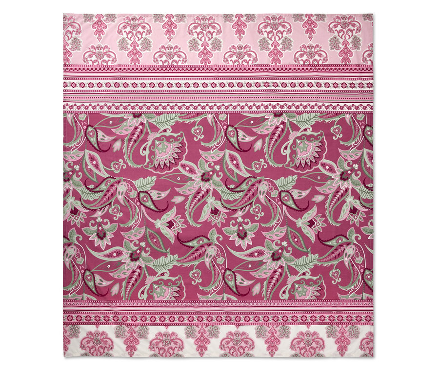 Gros plan sur un dessus-de-lit multifonction en renforcé à motifs floraux et cachemire dans des tons de rose, de vert et de blanc.