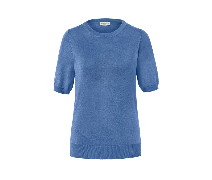 Pull en maille fine bleu à manches courtes.