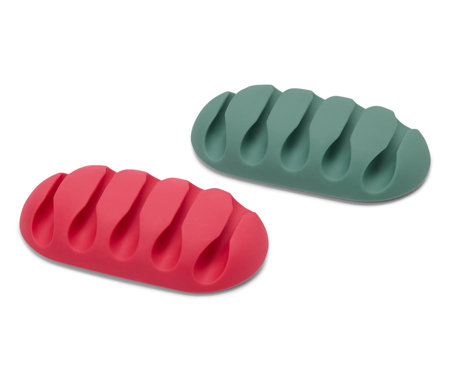 Deux range-câbles universels : un rouge et un vert.