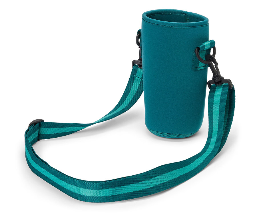 Un porte-boisson turquoise avec une bandoulière posé sur un fond blanc.