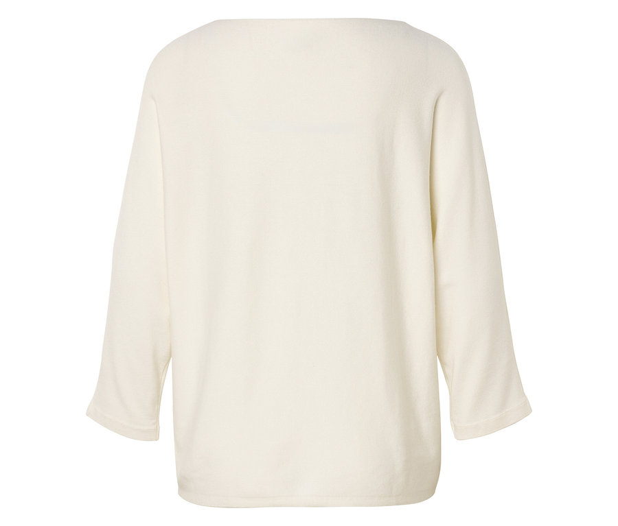Vue arrière d'un haut crème à manches longues et encolure bateau.