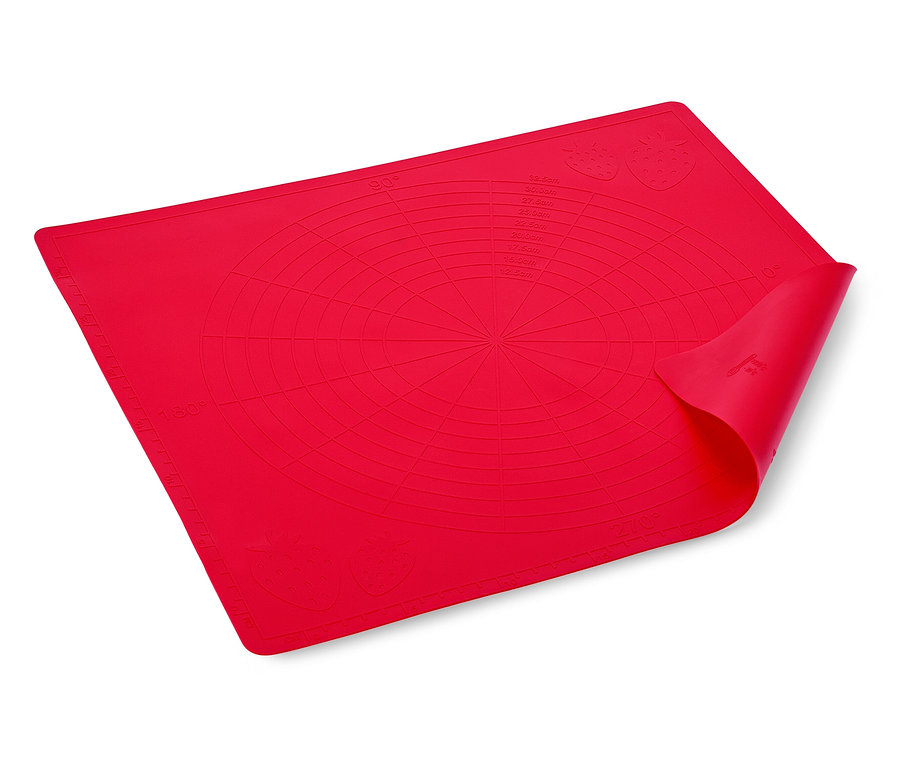 Tapis de cuisson rouge en silicone avec cercles concentriques et indications d'angle, un coin est relevé.