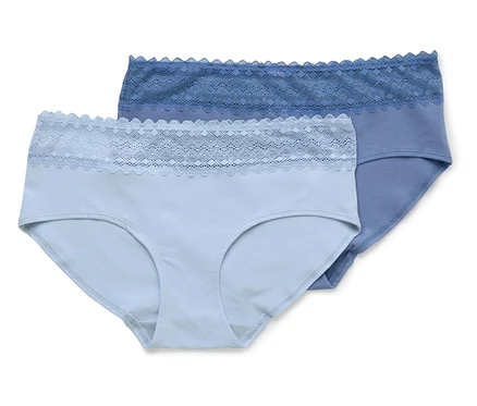 Deux culottes en coton bleu avec bordure en dentelle superposées.