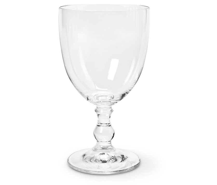 Un seul verre à vin transparent sur un fond blanc.