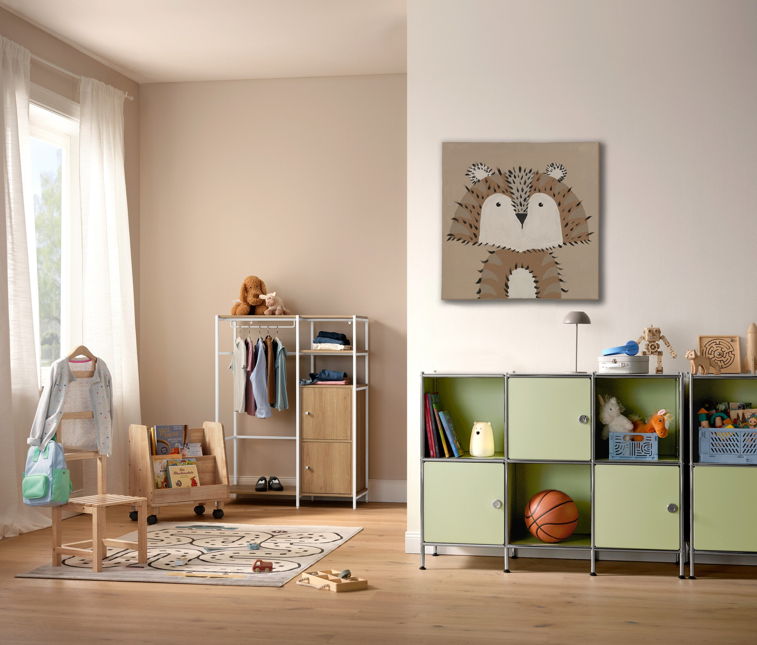 Chambre d'enfant avec tapis pour enfant COCOON »Villes«, 120 x 170 cm, étagère et jouets.