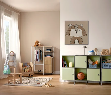 Chambre d'enfant avec tapis pour enfant COCOON »Villes«, 120 x 170 cm, étagère et jouets.