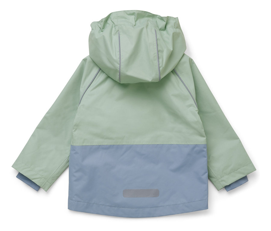 Veste de pluie vert clair avec capuche et partie inférieure bleue.