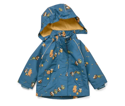 Veste bleue pour enfant avec capuche et doublure jaune, imprimée avec des motifs d'ours, de ratons laveurs et de hérissons.