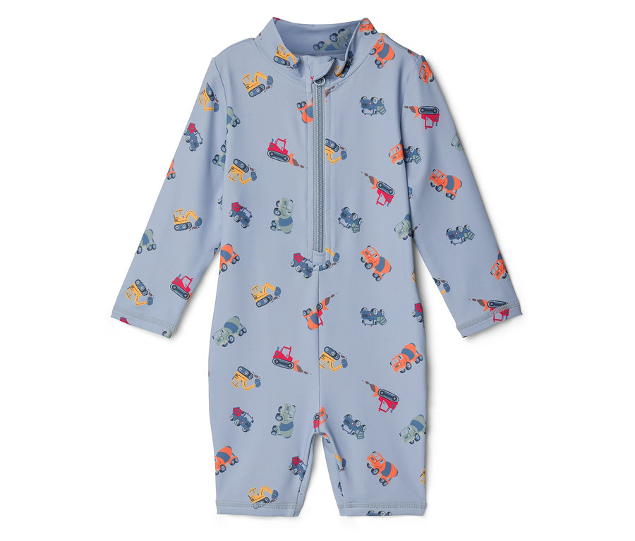 Maillot de bain bleu clair avec fermeture éclair intégrale et motifs de véhicules de construction colorés.
