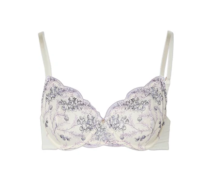 Un soutien-gorge blanc avec un motif floral violet et des bretelles blanches repose sur un fond blanc.