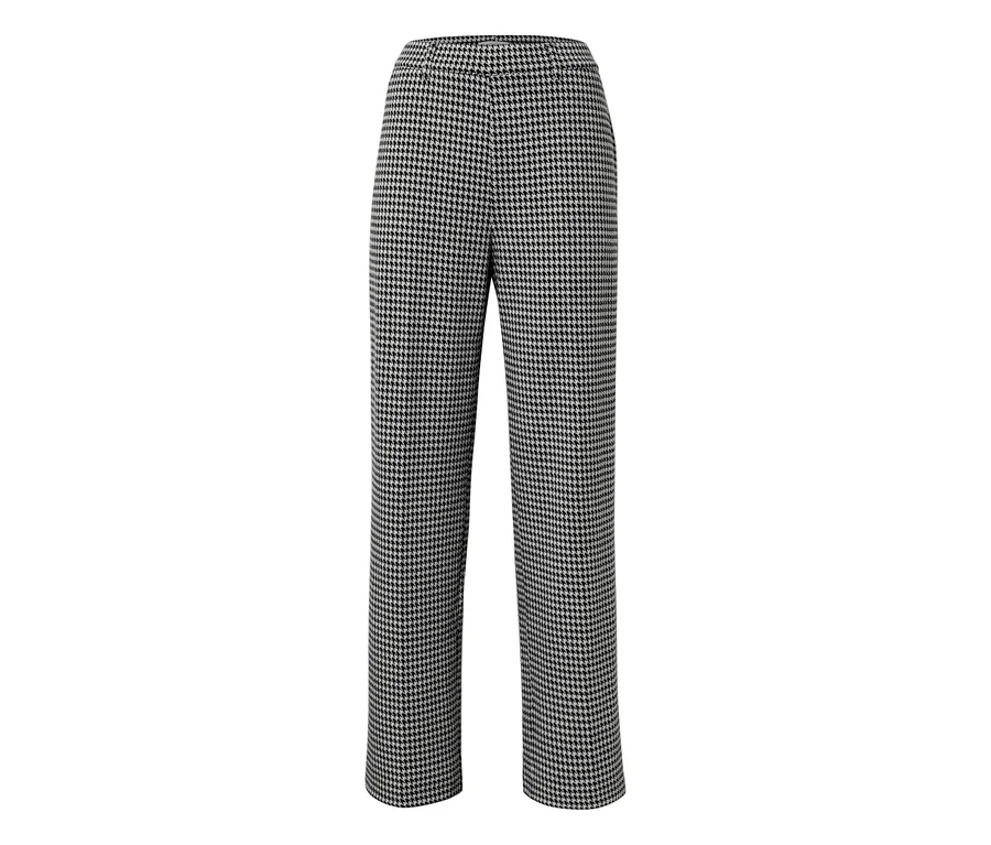 Pantalon à motif pied-de-poule sur fond blanc.