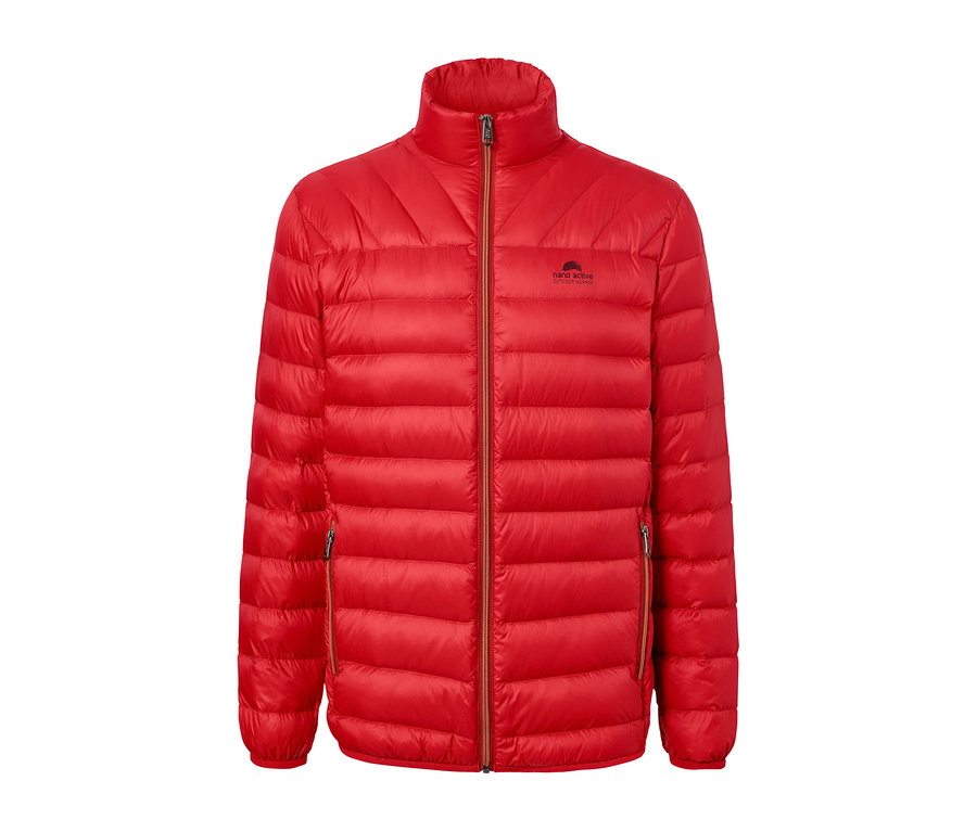 Veste en duvet rouge avec fermeture éclair.