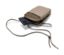 Pochette antigel taupe pour téléphone portable avec un téléphone à l'intérieur et un cordon.