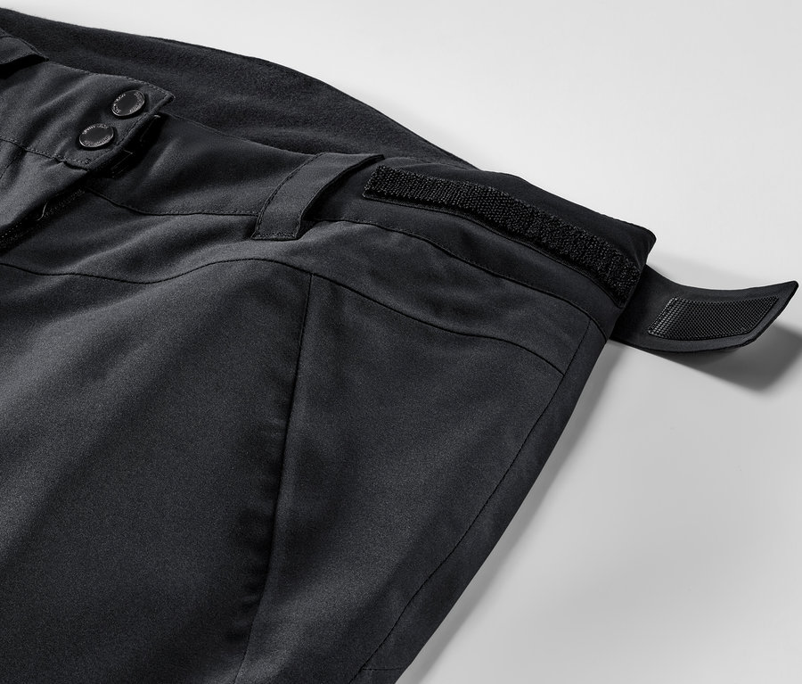 Détail d'un pantalon de ski.