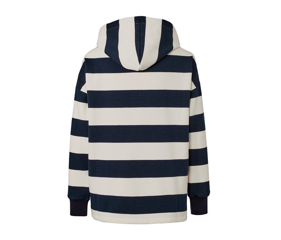 Sweat à capuche à rayures vu de dos.