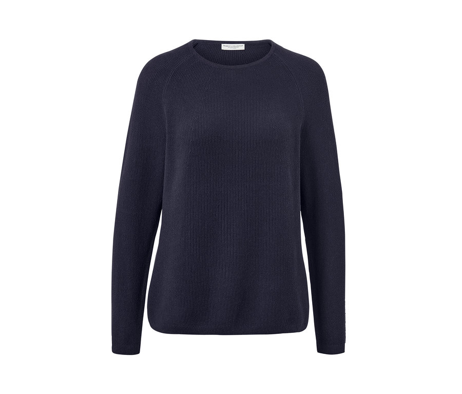 Pull en maille bleu foncé.