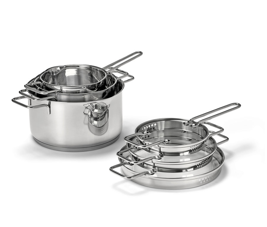 Trois casseroles professionnelles en acier inoxydable empilées.