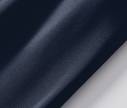 Gros plan sur un legging de bain pour enfant avec indice de protection UV 80.