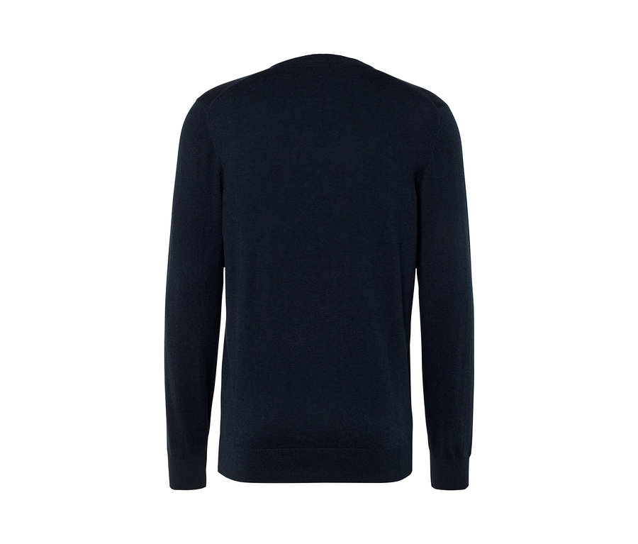 Pull bleu foncé à encolure ronde.
