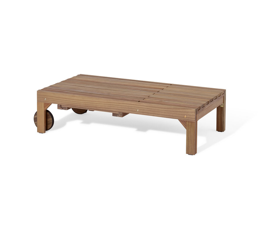 Une chaise longue extensible « Tinus » avec matelas de qualité supérieure sur fond blanc.