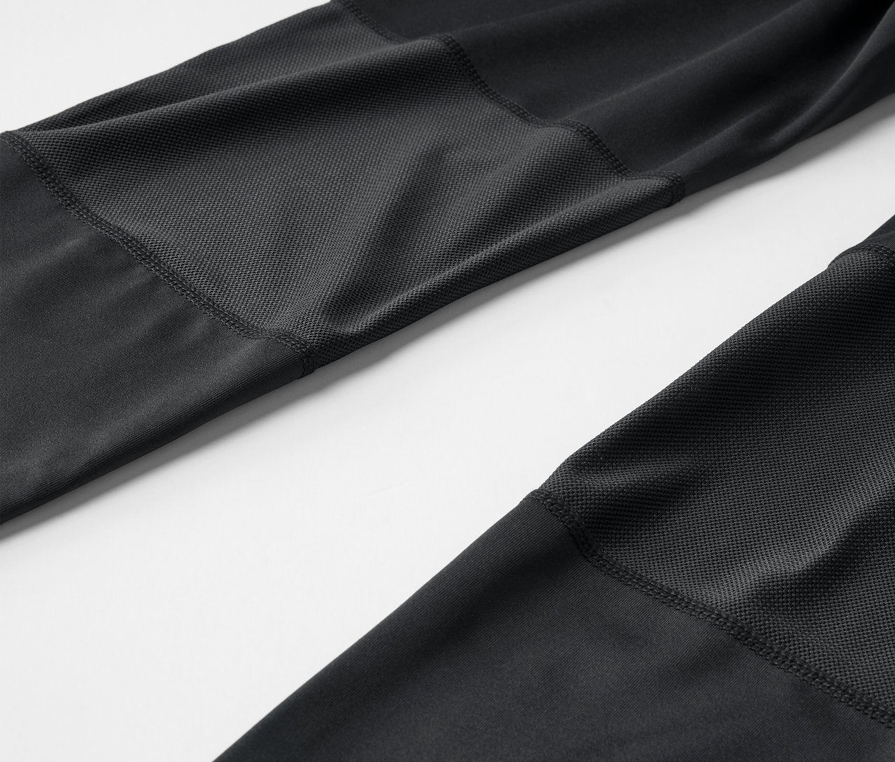 Gros plan sur un cuissard de vélo noir.