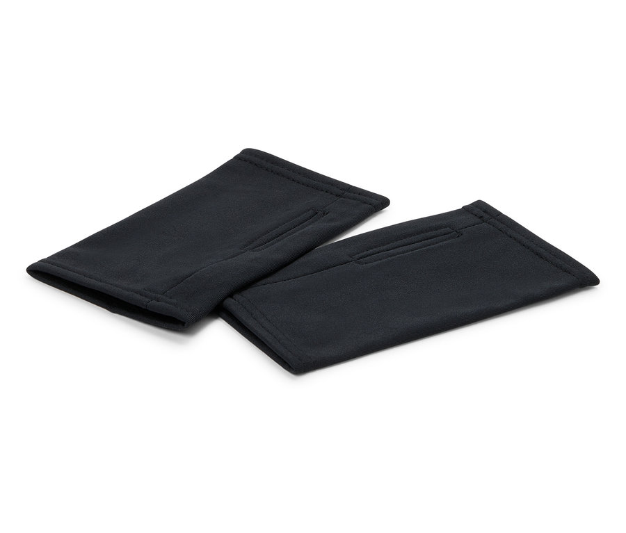 Deux manchettes noires sur fond blanc.