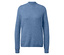 Pull en tricot bleu clair à col roulé.