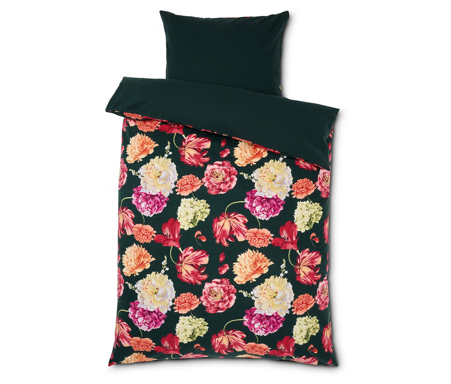 Linge de lit à motif floral avec bordure et oreiller vert foncé.