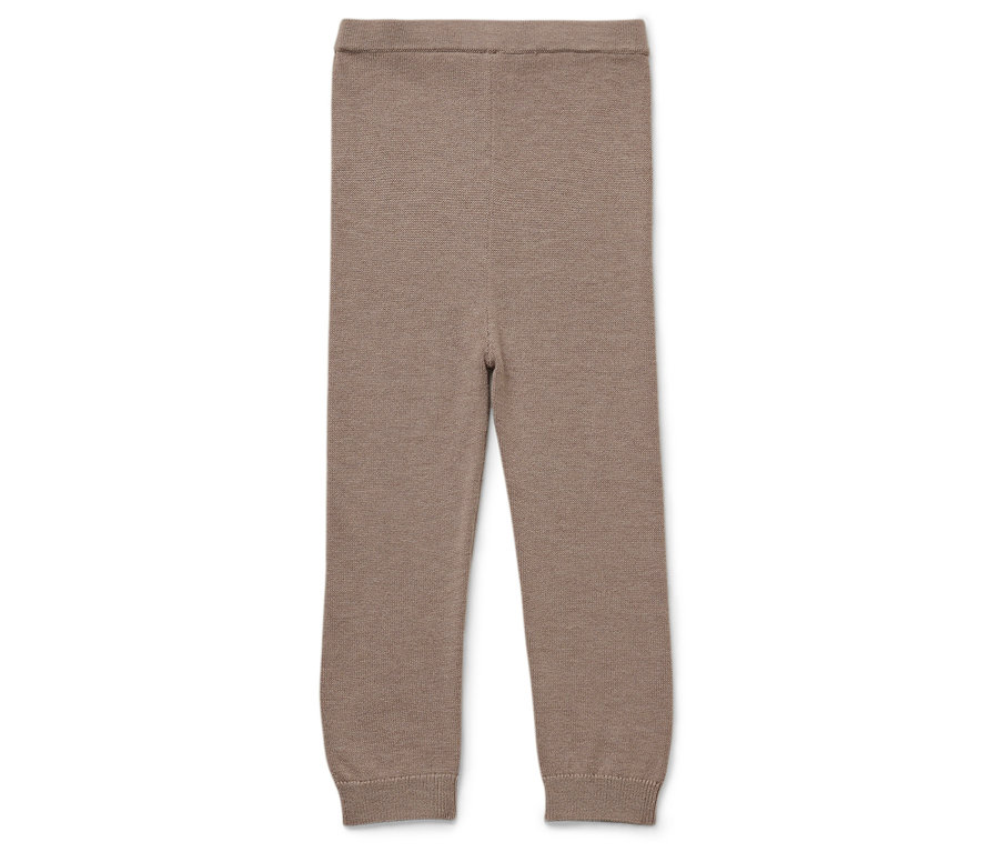 Leggings en tricot beige sur fond blanc.