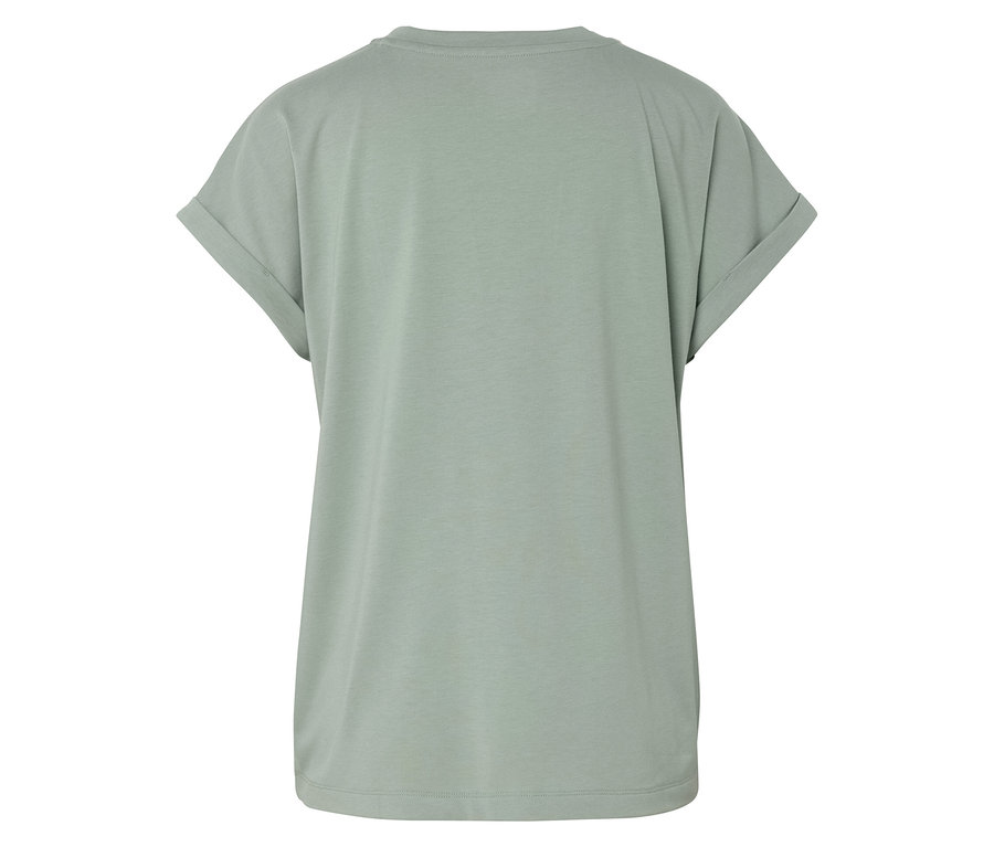 Gros plan sur le dos d'un t-shirt vert clair avec des manches retroussées.