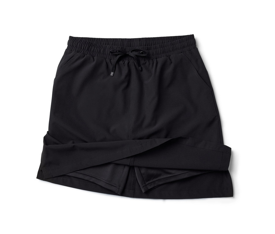 Jupe-short fonctionnelle noire.