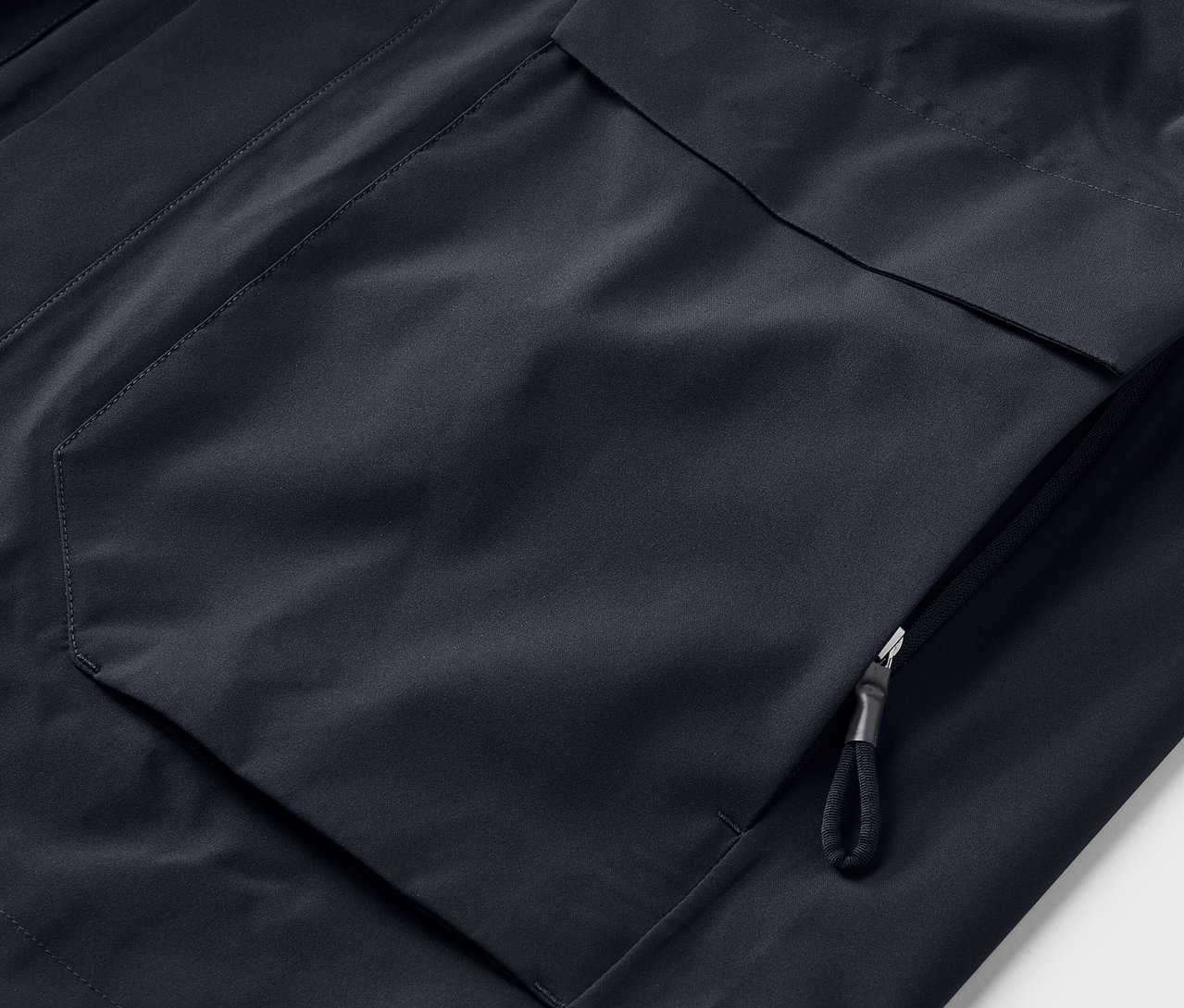 Gros plan sur la poche d'une veste d'extérieur.