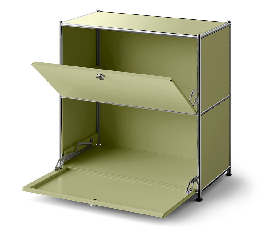 Armoire verte avec deux portes ouvertes.