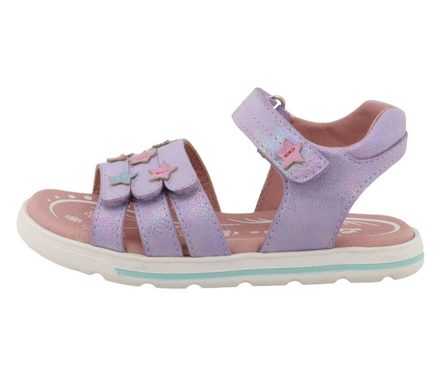 Sandale fille LURCHI « Carin » lilas, vue de côté. Brides pailletées avec étoiles roses, bleues et violettes. Semelle intérieure rose, semelle blanche avec bande bleu clair.